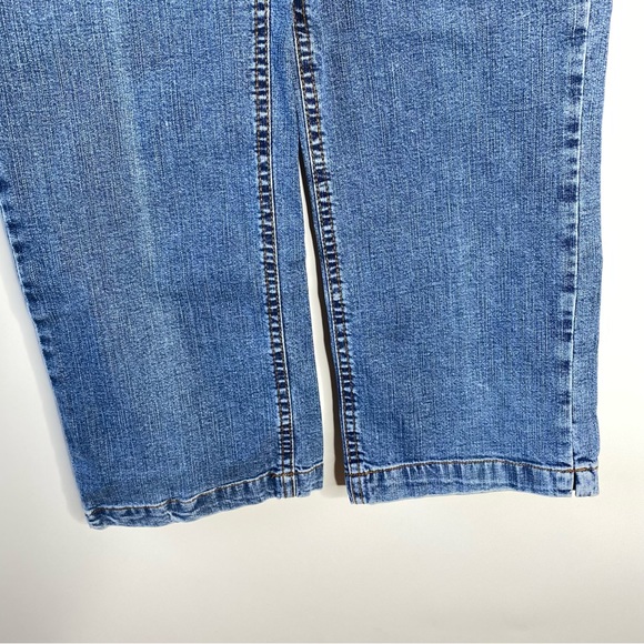 Gap Womens Boot Cut Capri Jeans Sz 6 Blue Medium Wash Distressed Stretch Denim - Picture 3 of 10